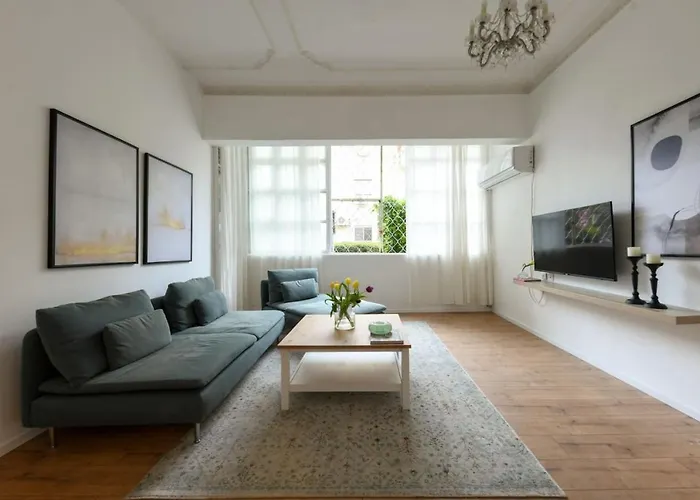 Homey & Spacious 2Br Apt In The Heart Of Tel-Aviv By Sea N\' Rent